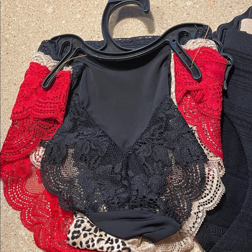 Assorted Women's Panties Packs — Red Cheeky & Black Hipster - Picture 4 of 5